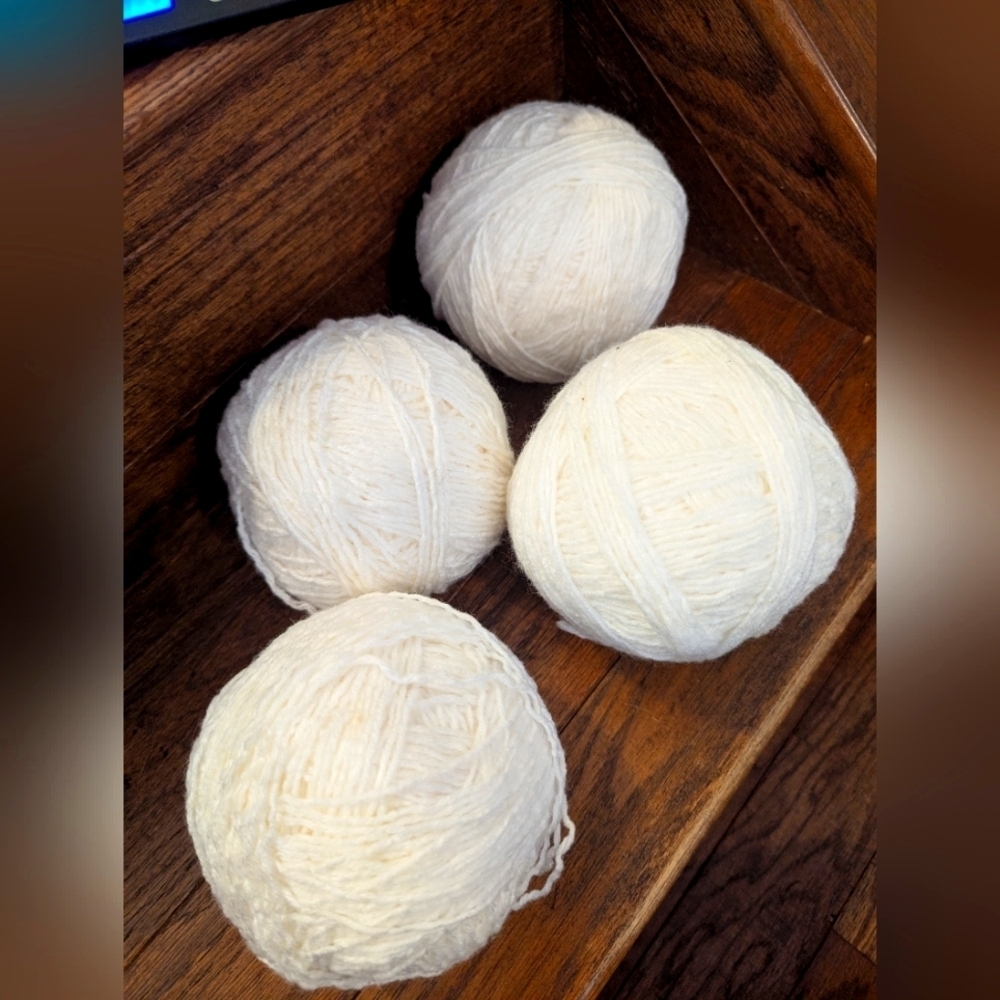 Vintage yarn Knitting Yarn lot 4 large balls of yarn in white 638g